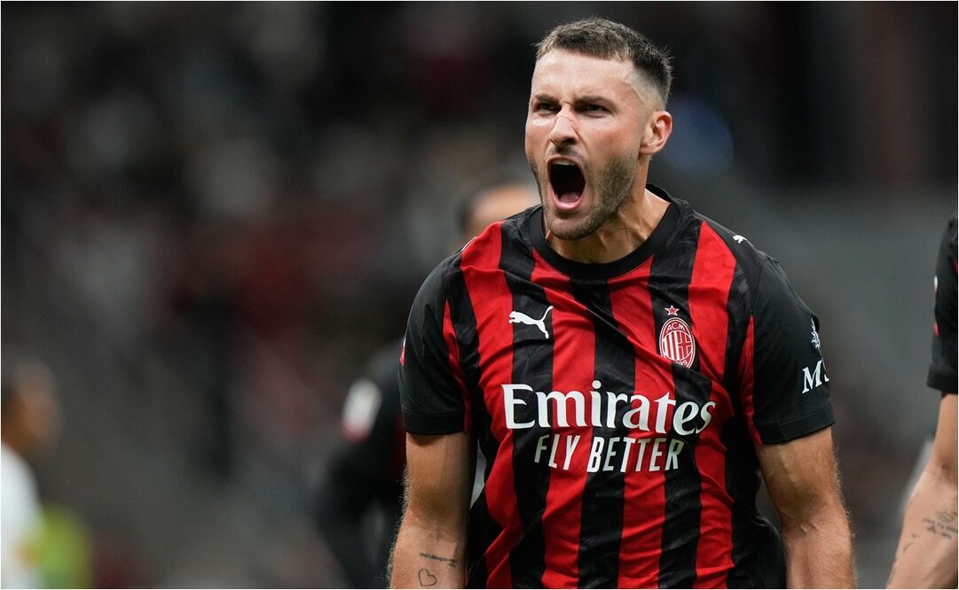 Santiago Giménez solo tiene un gol en 11 partidos con el Milan | FOTO: AP