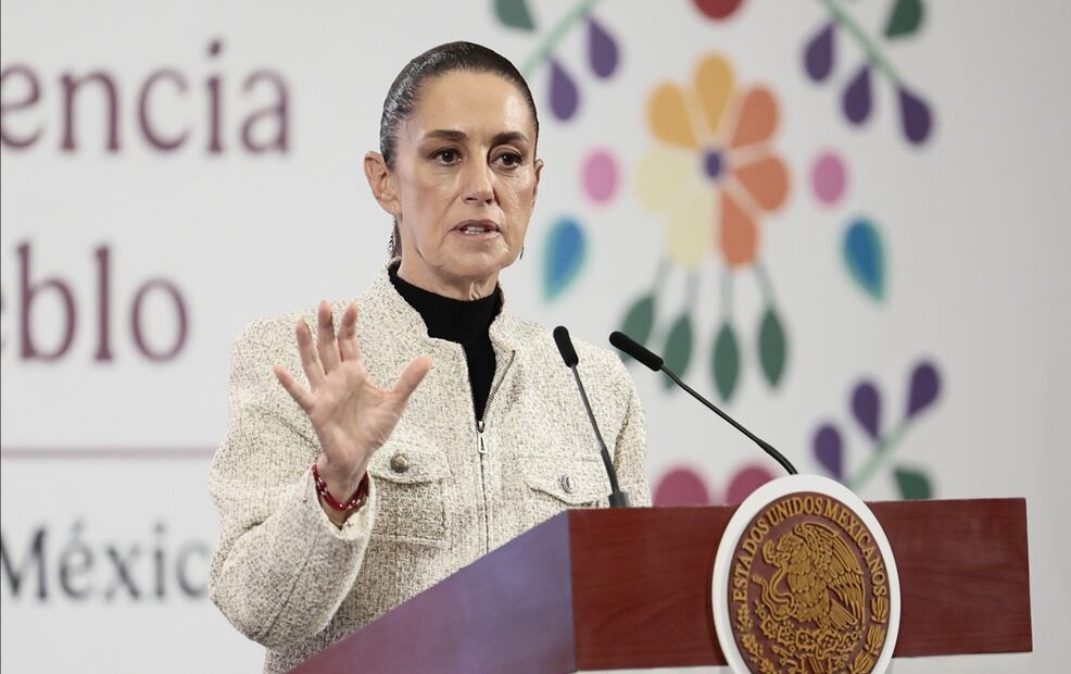 “Vamos a revisar”, dijo la presidenta Claudia Sheinbaum Pardo, luego de que el medio ibérico El Confidencial informó que la gigante transnacional española, Iberdrola, ya prepara su salida definitiva de México por la incertidumbre jurídica que ha generado el gobierno actual sobre su operación. Foto: EFE