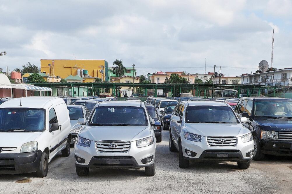 En el segundo mes de 2016 se logró la comercialización de 109 mil 624 unidades, informaron la AMIA y AMDA (ARCHIVO EL UNIVERSAL)