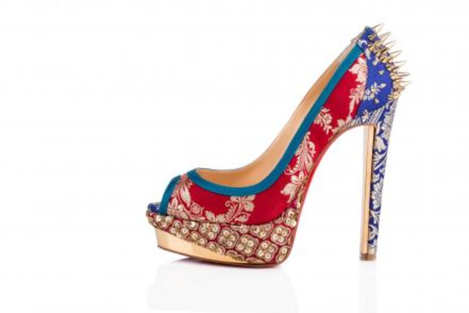 Christian Louboutin rinde homenaje al Bollywood con la creación de zapatos