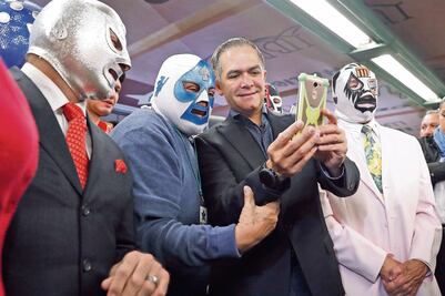 MAM vs. El Hijo del Santo en el Metro