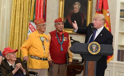Veteranos navajo fustigan a Trump por llamar "Pocahontas" a congresista