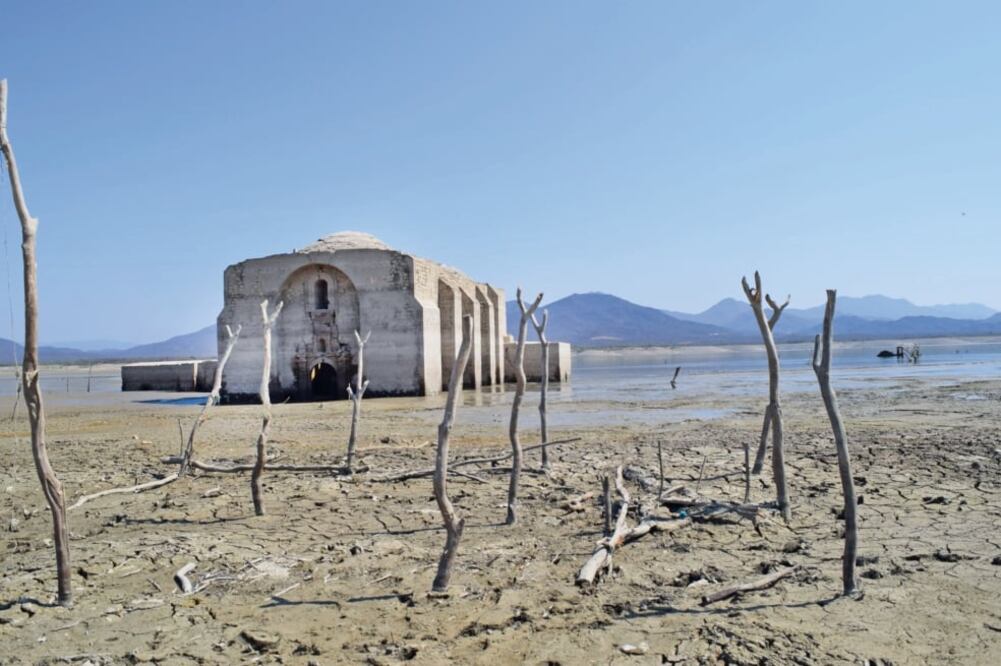 El gobierno inició la construcción de la presa Benito Juárez durante el sexenio de Adolfo López Mateos, para lo cual tuvieron que sepultar un poblado con una iglesia dominica que databa del siglo XVI (FOTOS: ROSELIA CHACA. EL UNIVERSAL)