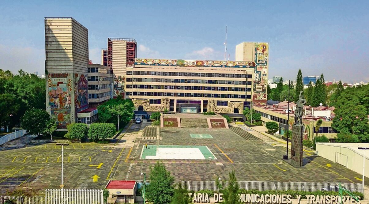 El Centro SCOP fue construido principalmente para albergar un hospital, sin embargo, tiempo después se adaptó para utilizarse como oficinas que durante los años y el paso de los sismos de 1985 y el de 2017 sufrió hundimientos y reestructuraciones que terminaron en su derrumbre. Foto: Archivo