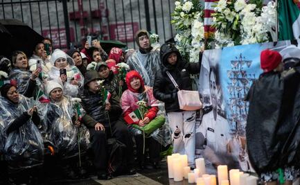 Nueva York recuerda a víctimas del Buque Cuauhtémoc entre oraciones y mariachi; barco volverá a México hasta noviembre
