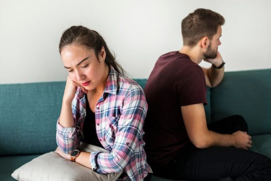La IA ha identificado que muchas parejas llegan a un punto en el que, aunque siguen juntas, han perdido la conexión emocional. Fuente: Freepik.