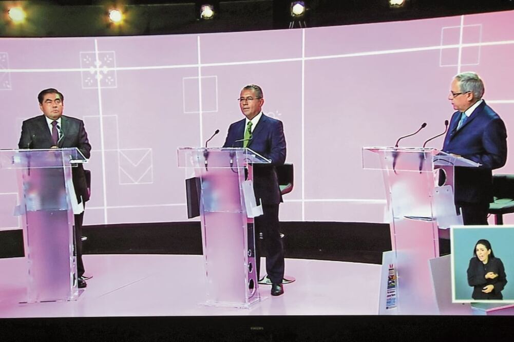 Miguel Barbosa, Alberto Jiménez y Enrique Cárdenas expusieron pocas ideas concretas de trabajo durante el debate de candidatos por la gubernatura de Puebl a . /OMAR CONTRERAS. EL UNIVERSAL