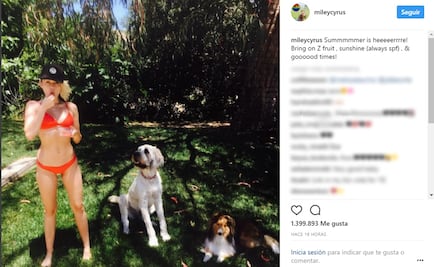 En bikini, Miley Cyrus recibe el verano