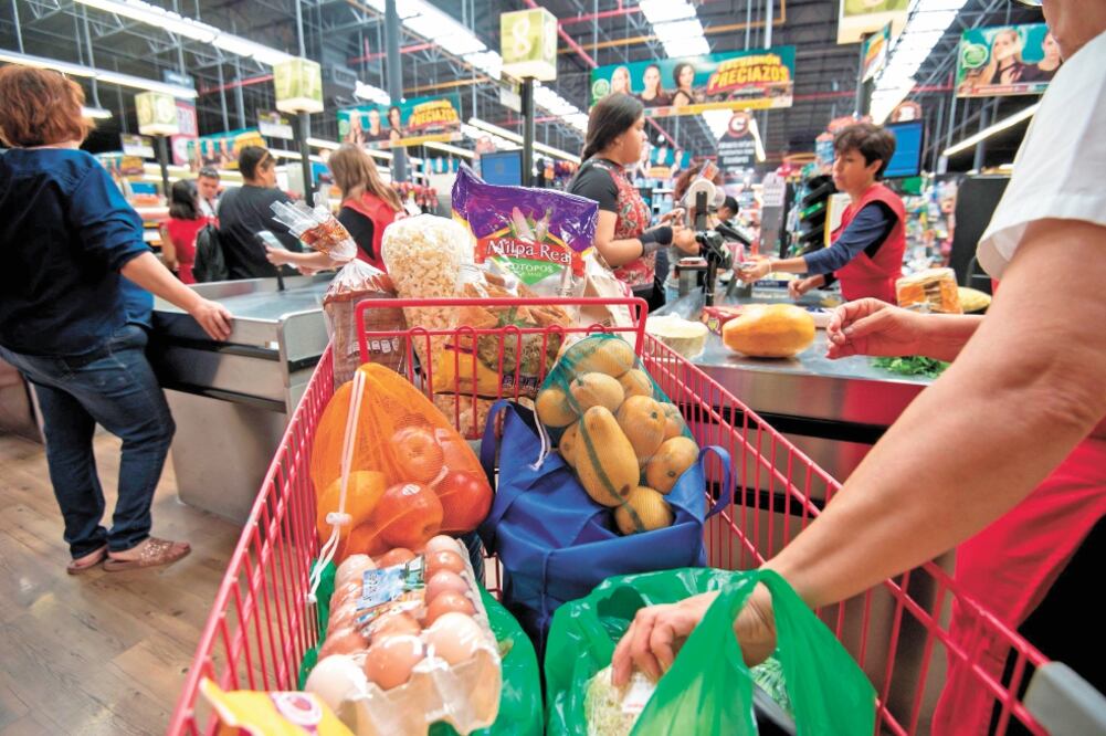 Para la reparadora Resuelve tu Deuda, usar un crédito para comprar comida implica un gasto con riesgo de incrementarse sustancialmente. Foto: ARCHIVO EL UNIVERSAL