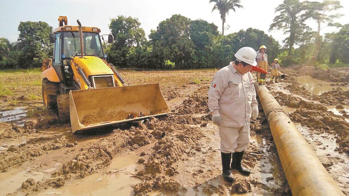 De diciembre de 2018 a la fecha se ha logrado la recuperación de un millón 837 mil 140 litros de combustible robado, indica la Sedena. Foto/ARCHIVO EL UNIVERSAL