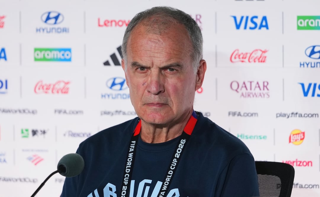 Marcelo Bielsa, técnico de la Selección Uruguaya en conferencia de prensa en Guadalajara. FOTO: IMAGO7