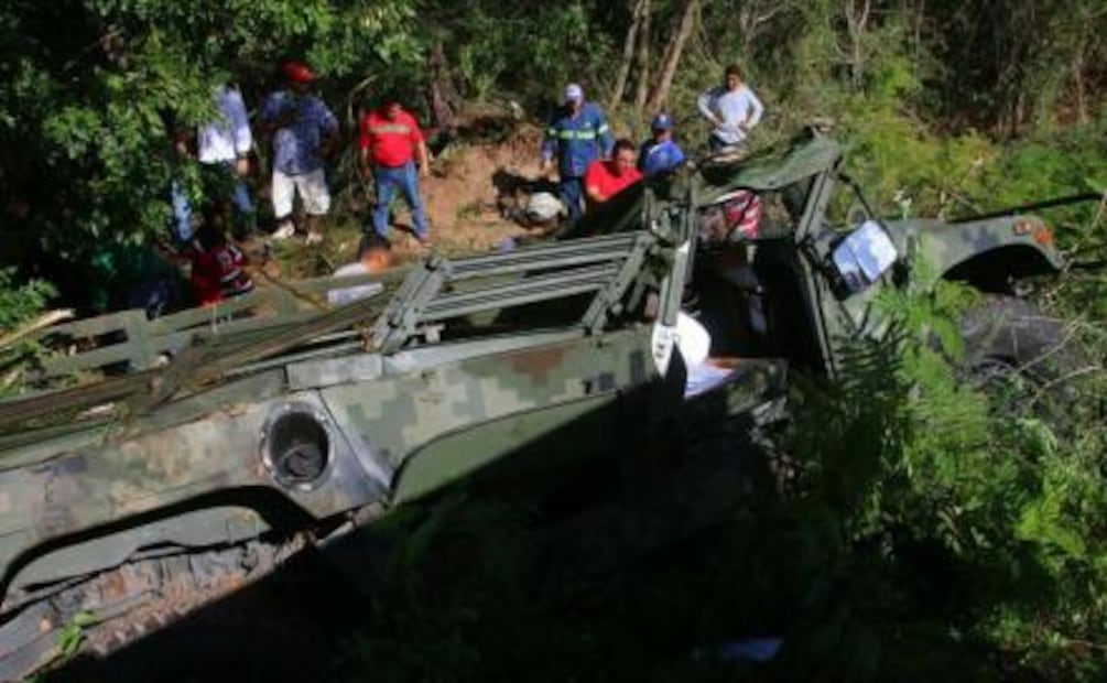 Mueren tres militares en accidente automovilístico en Yucatán
