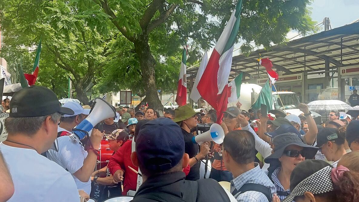 Trabajadores del Consejo de la Judicatura Federal protestaron contra el fin del paro laboral que mantienen en rechazo a la reforma judicial. Señalaron que no van “a permitir que se sigan negociando nuestros derechos como fichas de cambio”. Foto: de Yalina Ruíz. El Universal