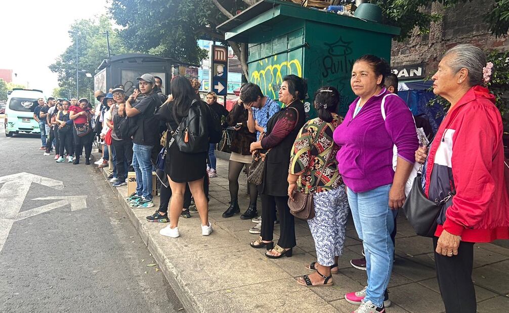 Tras reportarse un fallo en la Línea 2 del Metro, decenas de unidad de la RTP fueron enviadas para dar servicio provisional. Foto: Yaretzi Osnaya / EL UNIVERSAL