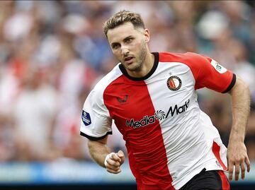Santiago Giménez causa baja del Feyenoord por lesión; ¿cuándo volverá?