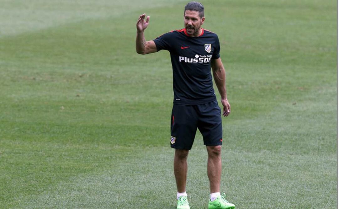 Simeone durante el entrenamiento. EFE