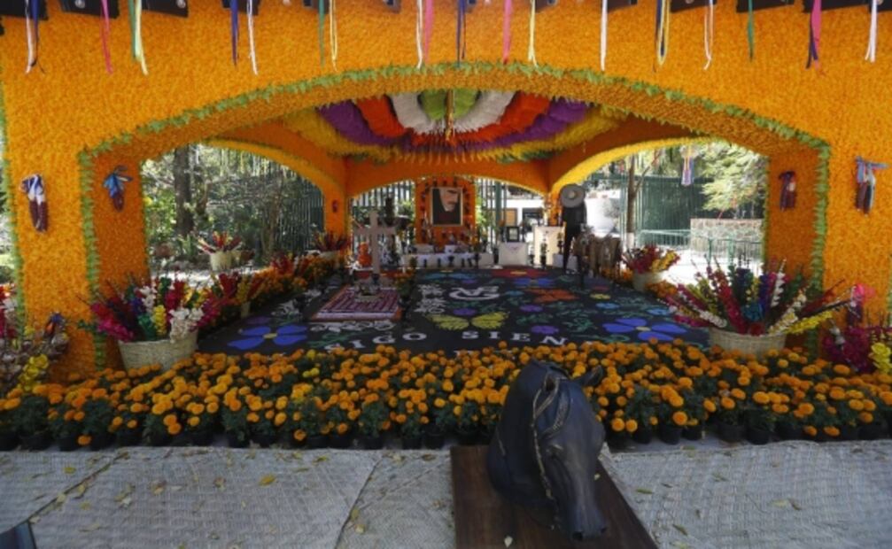 Así luce el imponente altar a Vicente Fernández en el Día de Muertos 