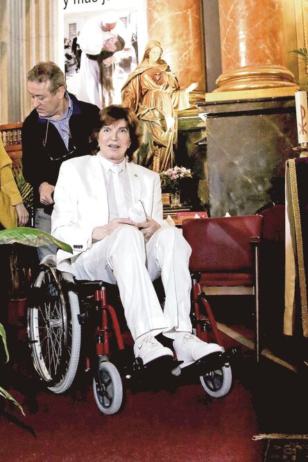 Camilo hizo un breve playback de la canción durante la presentación en la iglesia San Antón (JERÓNIMO ANDREU. EL UNIVERSAL) 