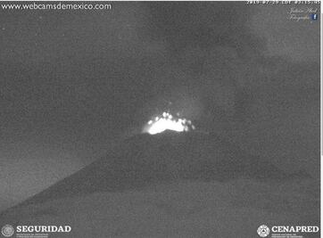 Se registran dos explosiones en el Popocatépetl la madrugada de este lunes