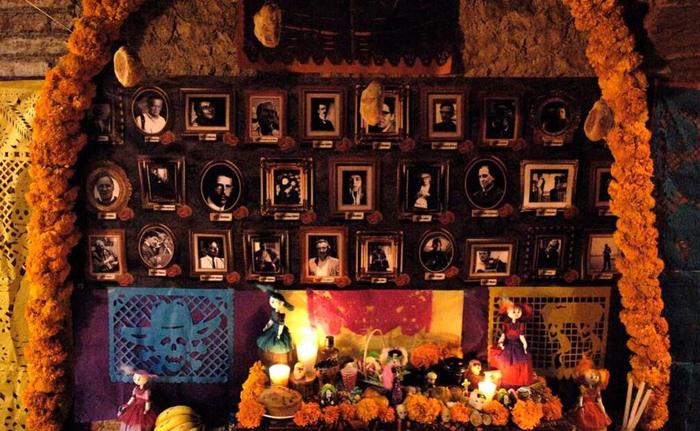 El Museo de la Fotografía, en Pachuca, Hidalgo, también organizó su altar de muertos. (FOTO: Sinafo-INAH)