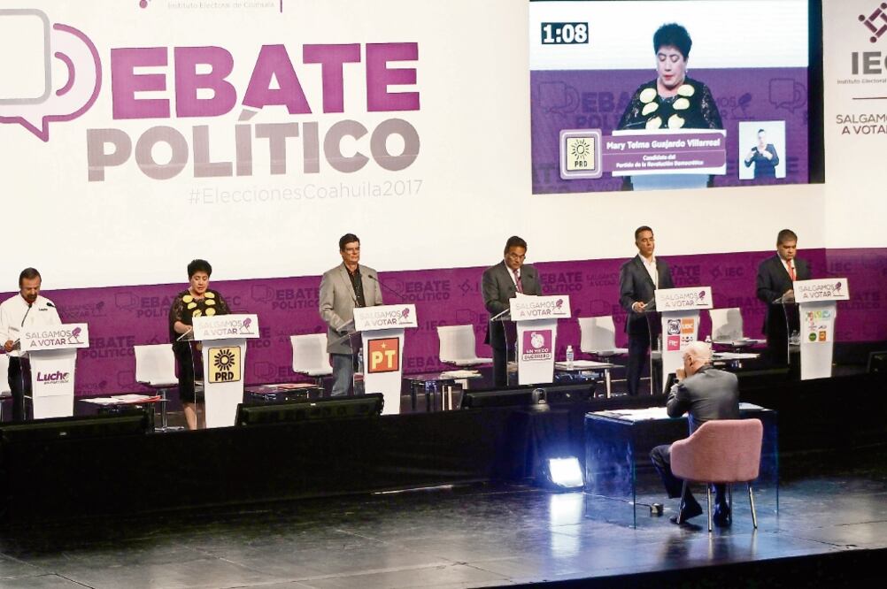 En el Teatro Nazas de esta ciudad se dieron cita los siete aspirantes a la gubernatura del estado. Aparte de las descalificaciones hablaron sobre Desarrollo económico, Finanzas públicas y rendición de cuentas, entre otros. (FRANCISCO RODRÍGUEZ. EL UNIVER)