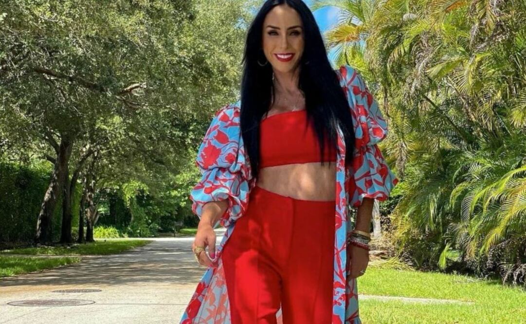 Fiel a su cabellera negra, pero camaleónica en sus outfits. Foto: Instagram @inesgomezmont 