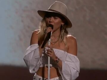 Miley Cyrus presenta su nueva canción en los Billboard