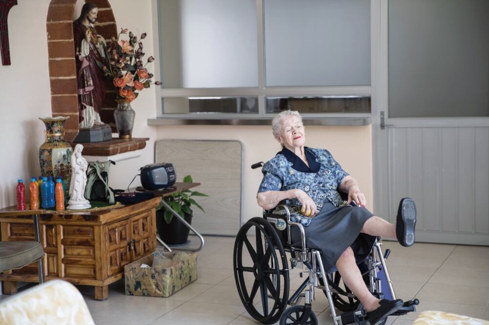 En la Casa Hogar Atención al Anciano y Promoción Social se practican diferentes ejercicios que logran que los adultos se sientan activos (FOTOS: GERMÁN ESPINOSA. EL UNIVERSAL)