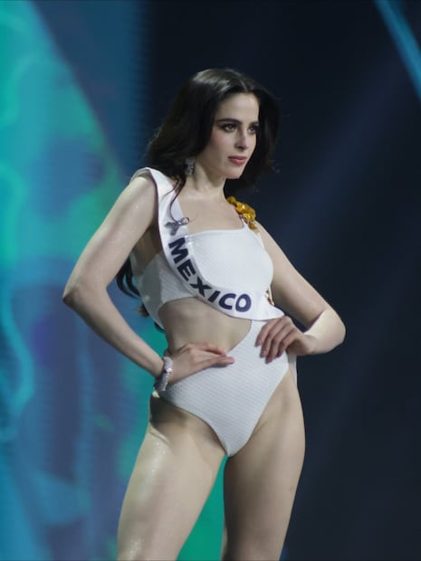 Fátima Bosch luce un traje de baño blanco de una pieza durante el certamen. Foto: Instagram @missuniverse