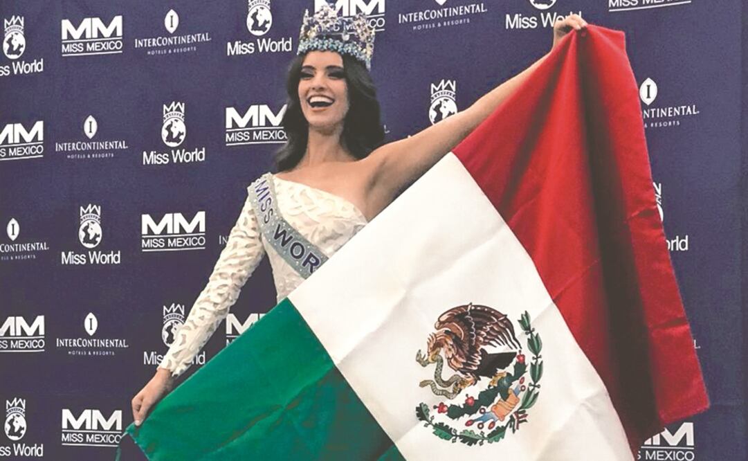 La modelo portó con orgullo su corona y la bandera mexicana (HUMBERTO MONTOYA. EL UNIVERSAL)