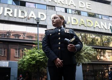 “Mujeres, hay apoyos, alcen la voz”: Karla Ortega, premiada policía del año