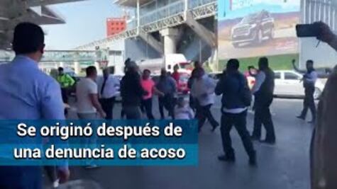 Taxistas se enfrentan a golpes en el AICM