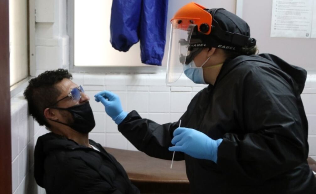 Documentan caso de un hombre que dio positivo a Covid-19 durante 232 días
