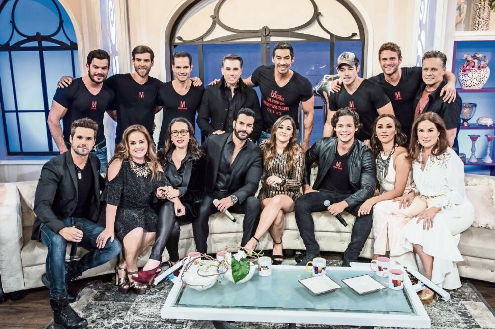 El elenco de Sólo para mujeres fue el invitado a la celebración. (YADÍN XOLALPA. EL UNIVERSAL)
