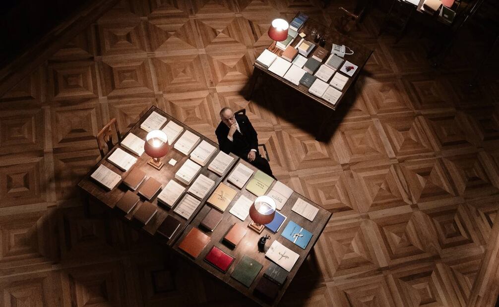 El filme, sobre el final de mandato de un presidente italiano, muestra la fragilidad de la ética y la conciencia en el poder. Foto: MUBI