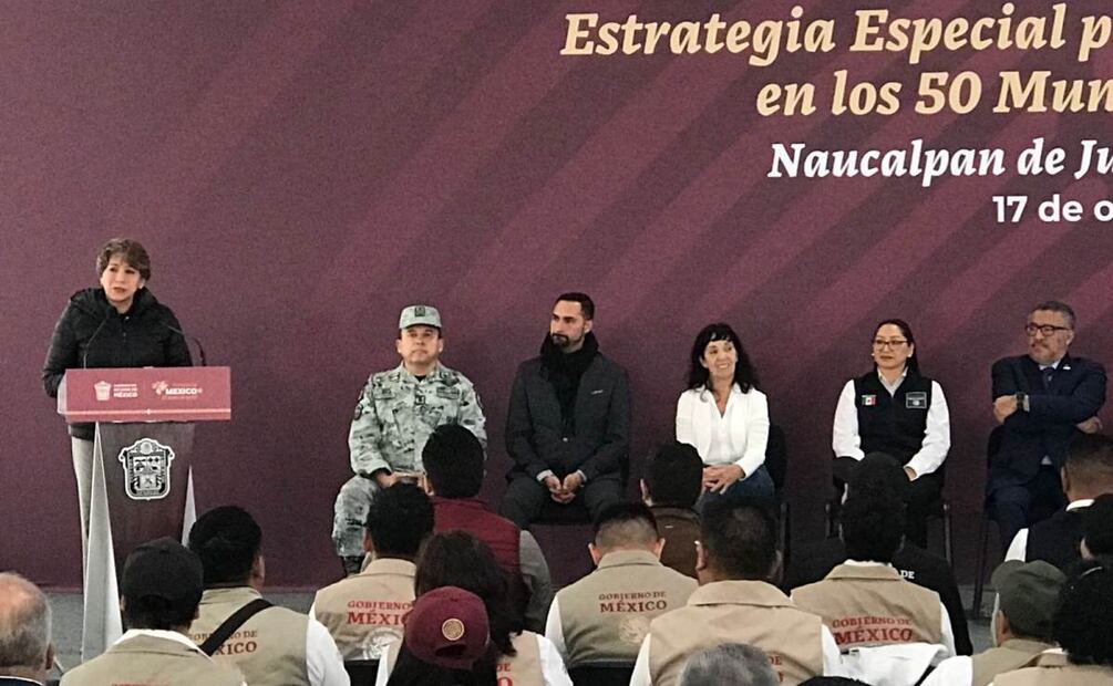 Delfina Gómez estuvo acompañada de Hernando Peniche Montfort, Coordinador General de Enlace Educativo de la Secretaría de Educación Pública; Horacio Duarte Olivares, Secretario General de Gobierno; Juan Carlos González Romero, Secretario de Bienestar; y Angélica Moya Marín, Presidenta Municipal de Naucalpan. Foto: Rebeca Jiménez. EL UNIVERSAL