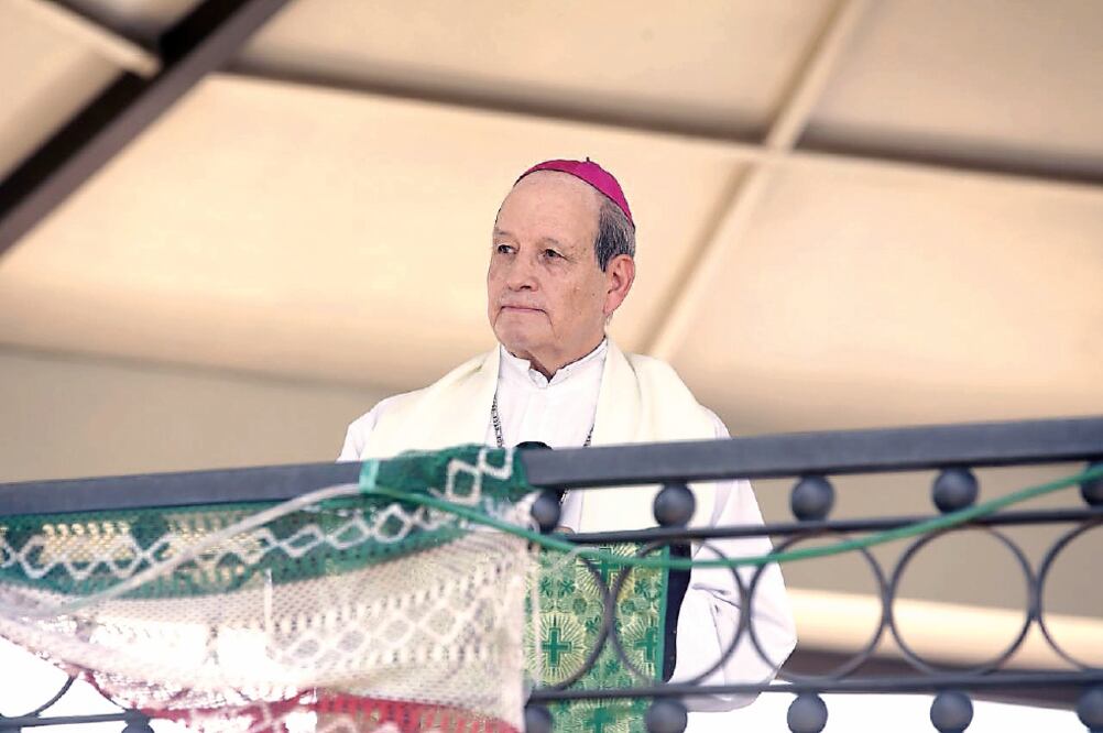 Acto. El arzobispo de Antequera, José Luis Chávez, presidió una misa en el parque central de Asunción Ixtaltepec (ARCHIVO. EL UNIVERSAL)