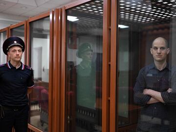 Rusia libera a periodista Evan Gershkovich en intercambio de prisioneros con Occidente, reportan medios de EU