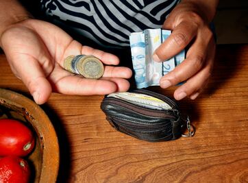 Pese a tecnología, millennials ahorran en tandas y alcancías