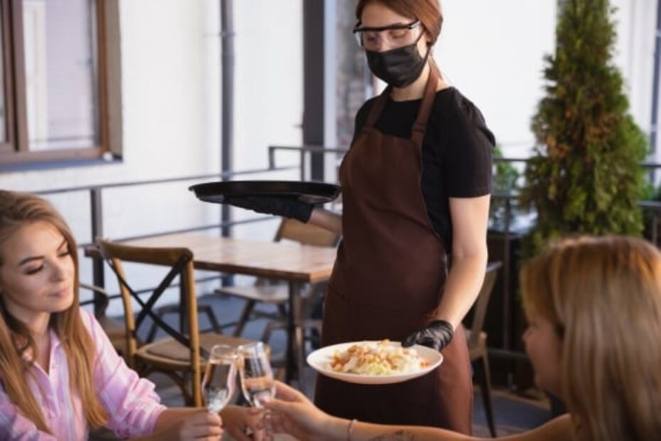 ¿Cómo se dividen las propinas en los restaurantes?