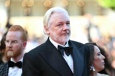 Julian Assange, captado en el Festival de Cannes; ha pasado menos de un año de su liberación 