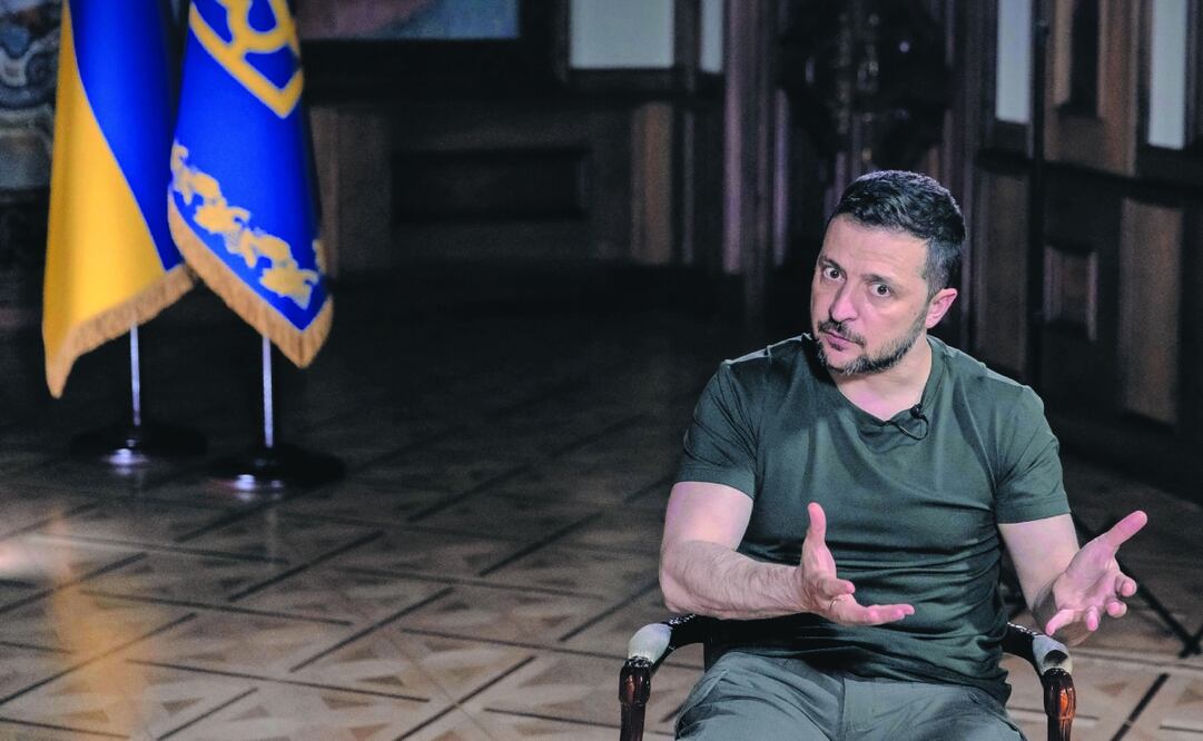 El presidente ucraniano, Volodimir Zelensky, durante una entrevista con la AFP en la oficina presidencial en Kiev, en medio de la invasión rusa. Foto: de Roman PILIPEY. AFP