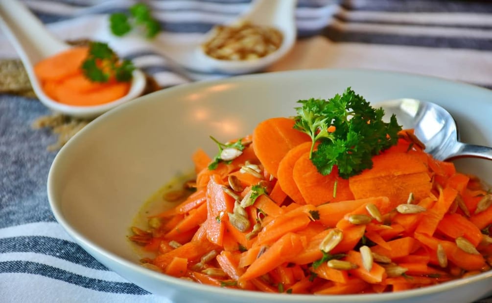 Las zanahorias son uno de los vegetales más sanos para preparar snacks. Foto: Pixabay.