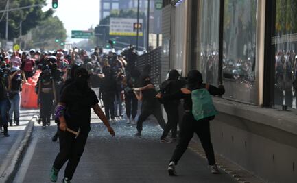 Protestan mujeres contra feminicidios; reportan daños a estaciones de L7 del Metrobús