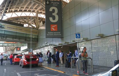 Amagan controladores aéreos con paro en AICM; exigen mejores condiciones laborales