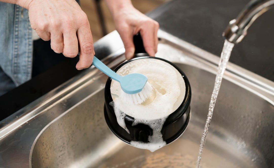 Descubre como retirar las manchas difíciles. Foto: Freepik