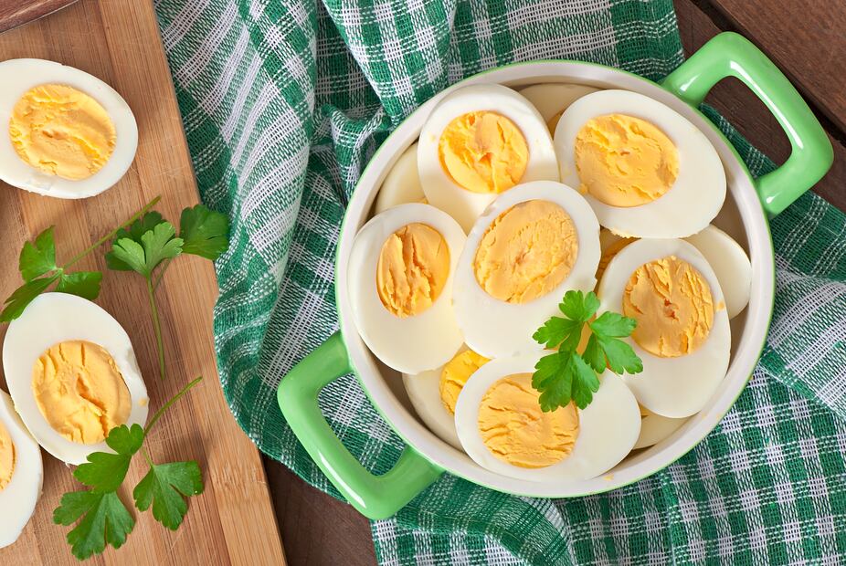 El uso de vinagre marca la diferencia al hervir los huevos. Foto: Freepik