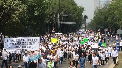 Marchan contra AMLO en Reforma