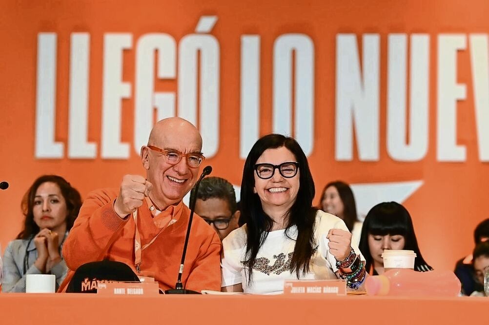 Dante Delgado Rannauro, dirigente nacional de MC (izq.), aseguró que deben cerrarse las refinerías. Foto: Especial