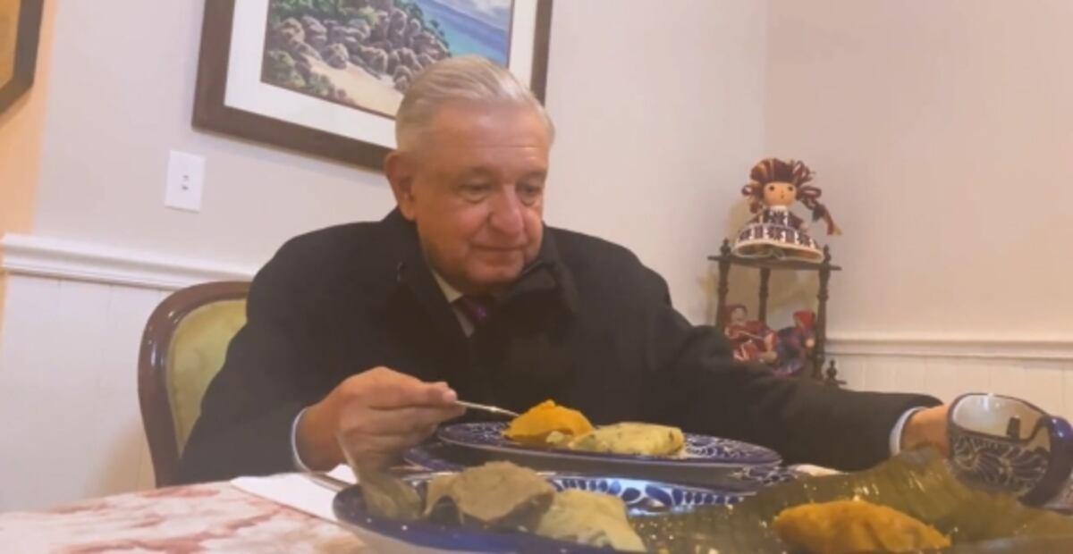 AMLO celebra la Candelaria con tamales tabasqueños